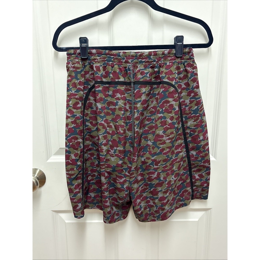 Men's Lululemon Pace Breaker Lined‎ Shorts Red Gray Camo "Mini Urban Leopard" - Picture 3 of 8